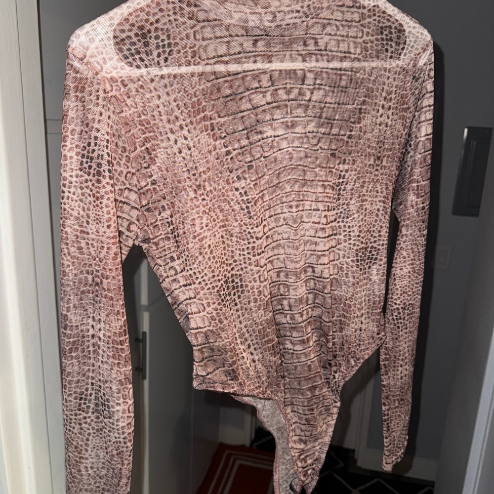 🔵 Stylish Snake Print Long Sleeve Bodysuit